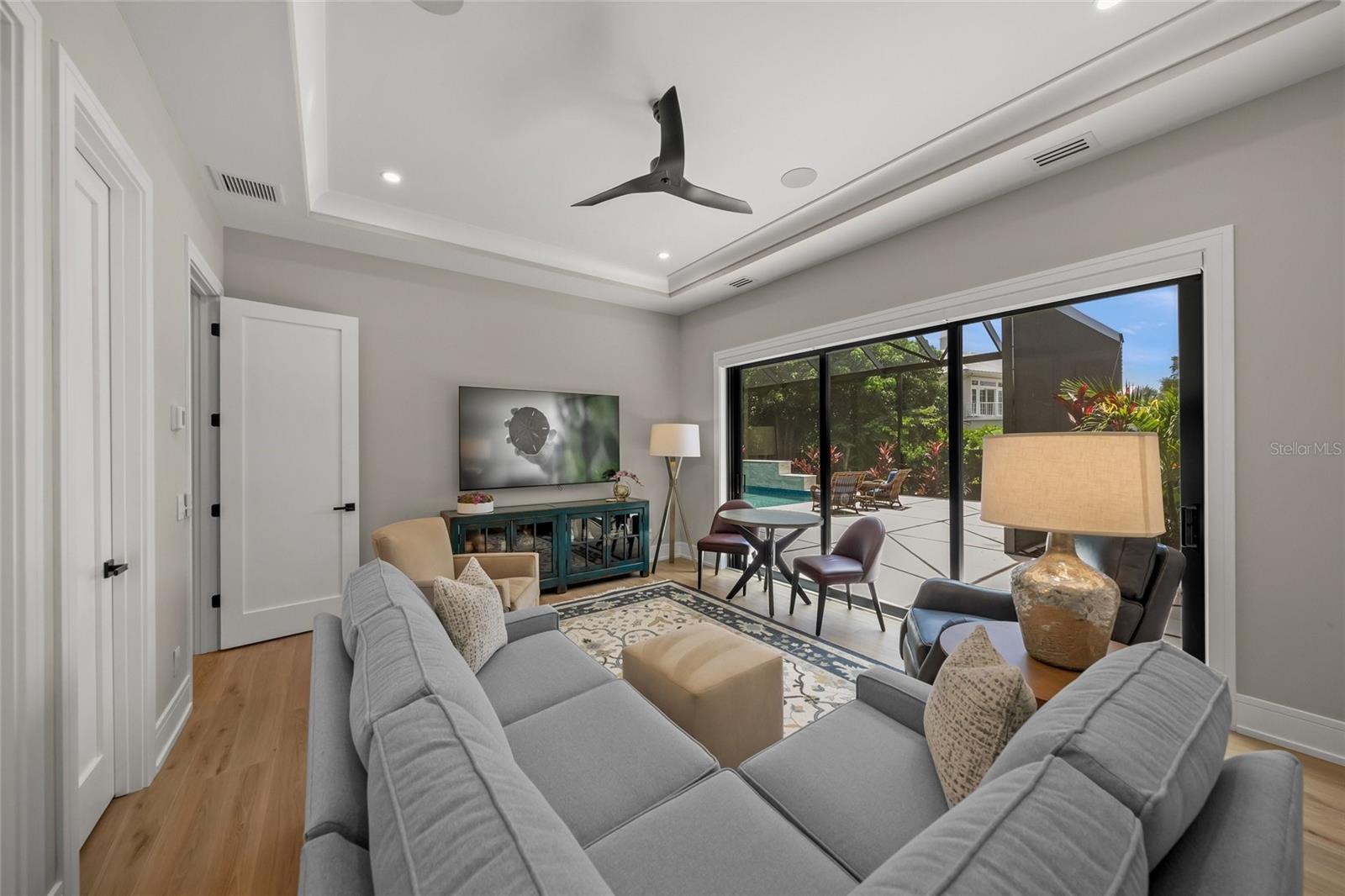 1555 EASTBROOK DR