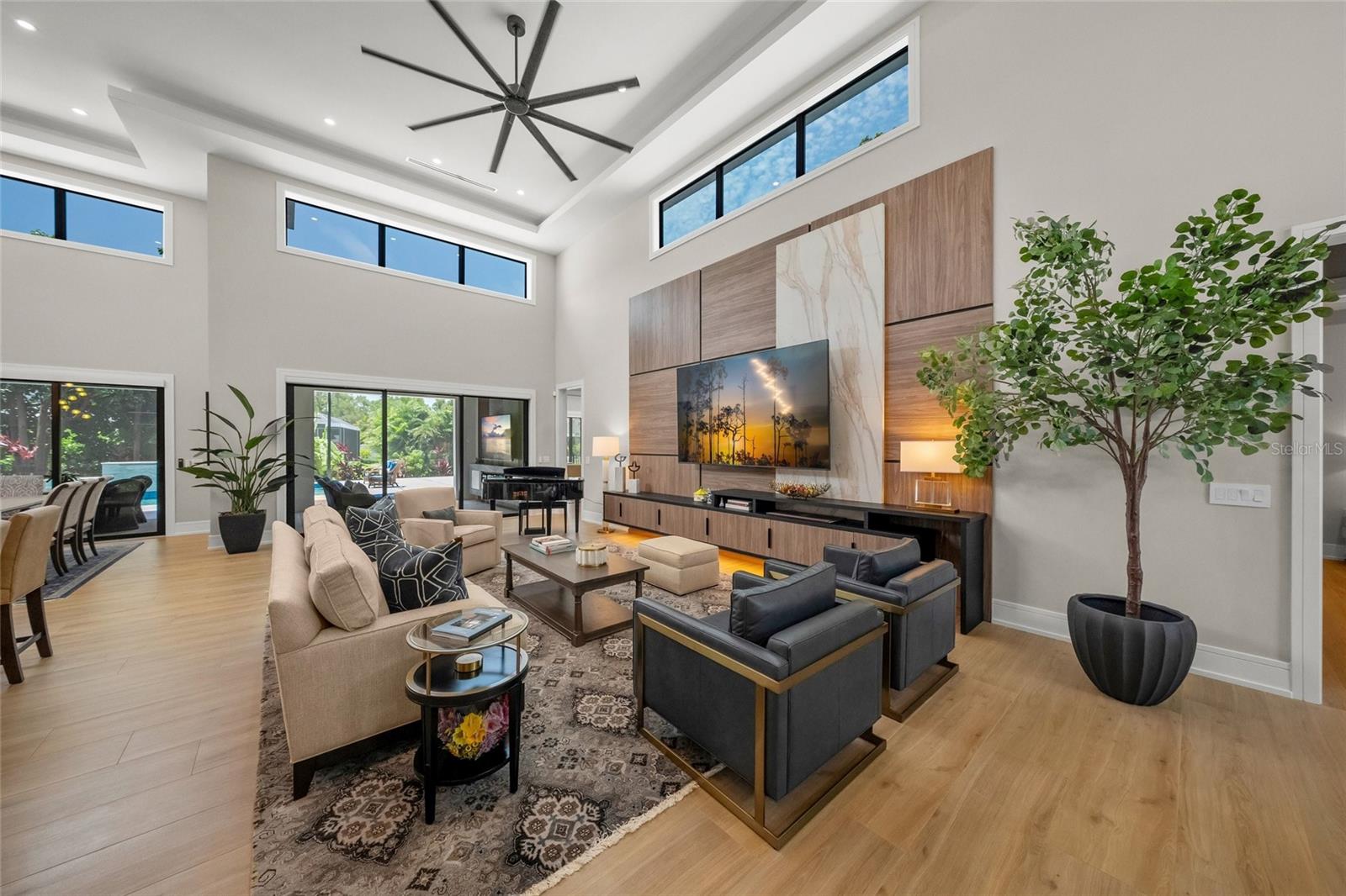 1555 EASTBROOK DR