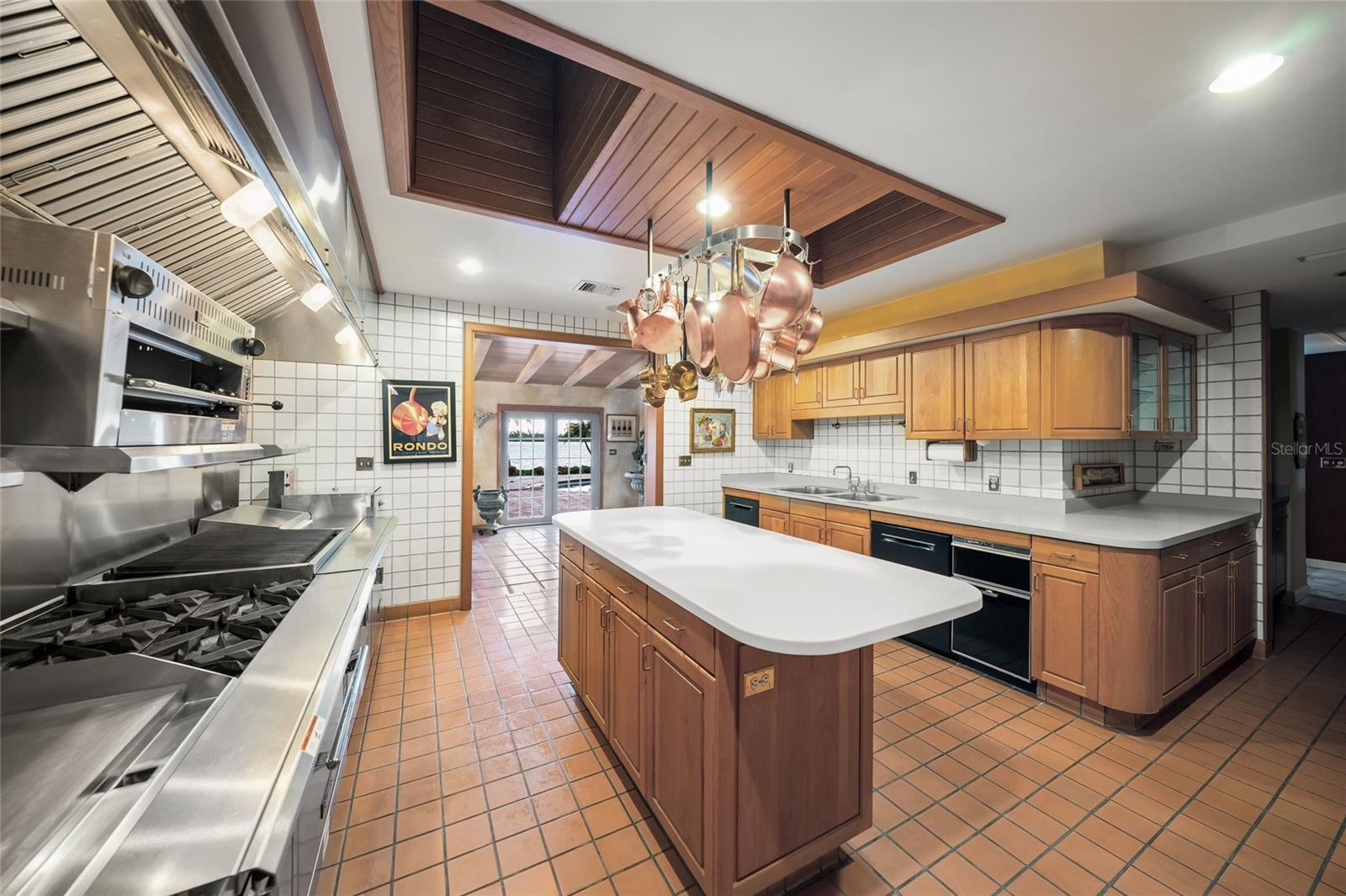 1136 N LAKE SHORE DR