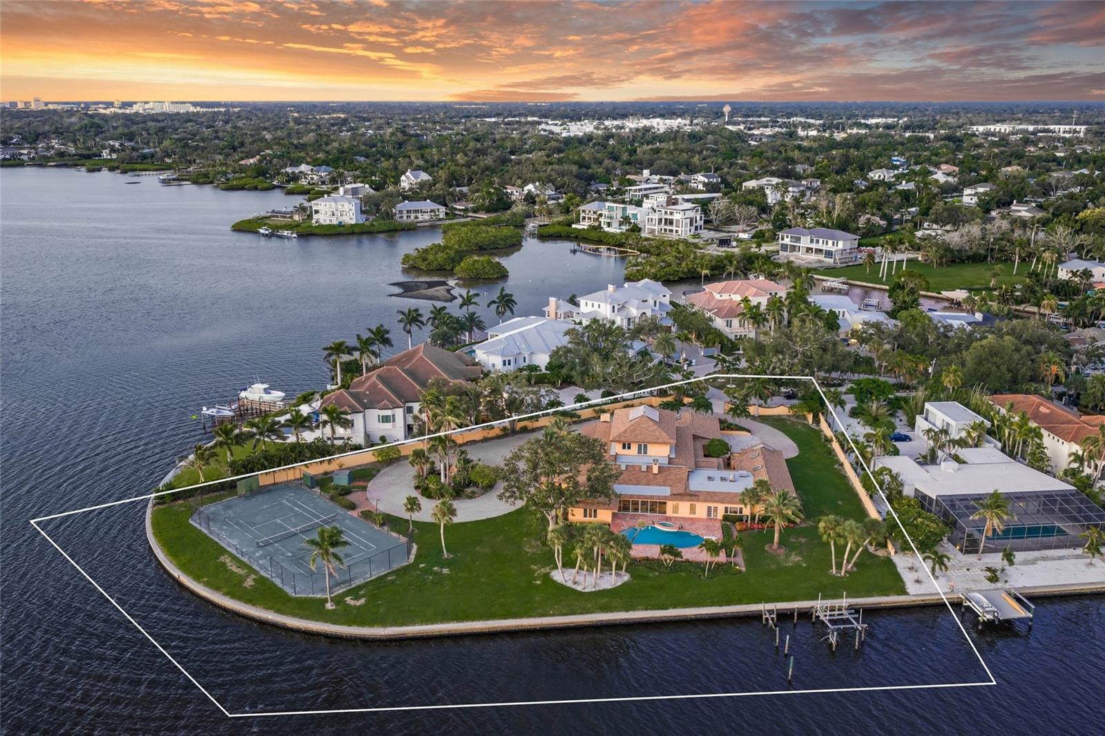 1136 N LAKE SHORE DR