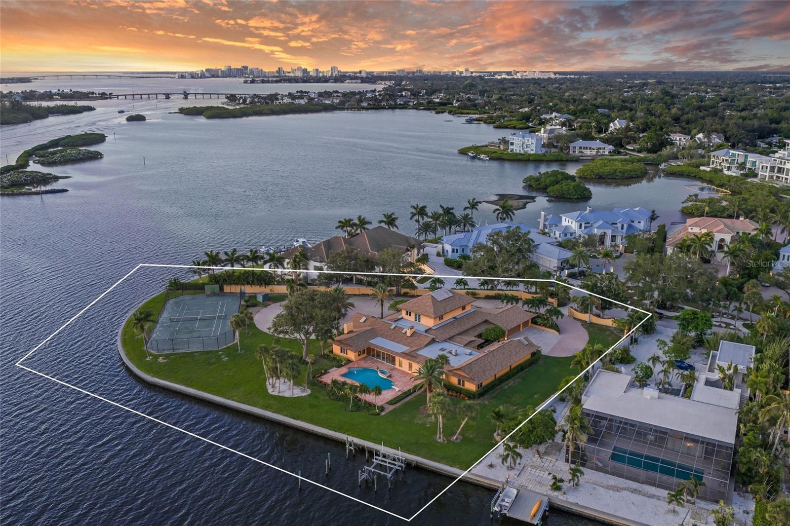 1136 N LAKE SHORE DR
