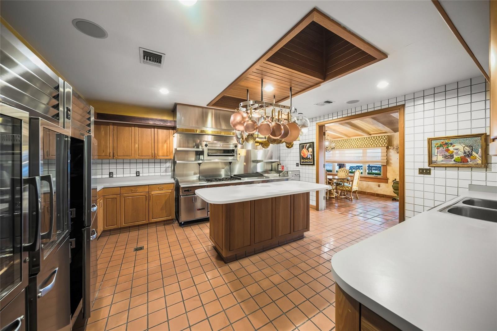 1136 N LAKE SHORE DR