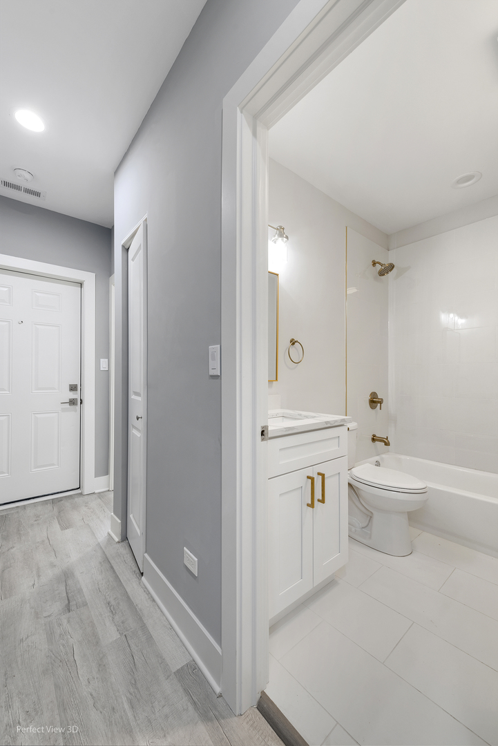 1243 S Fairfield Avenue Unit: 2