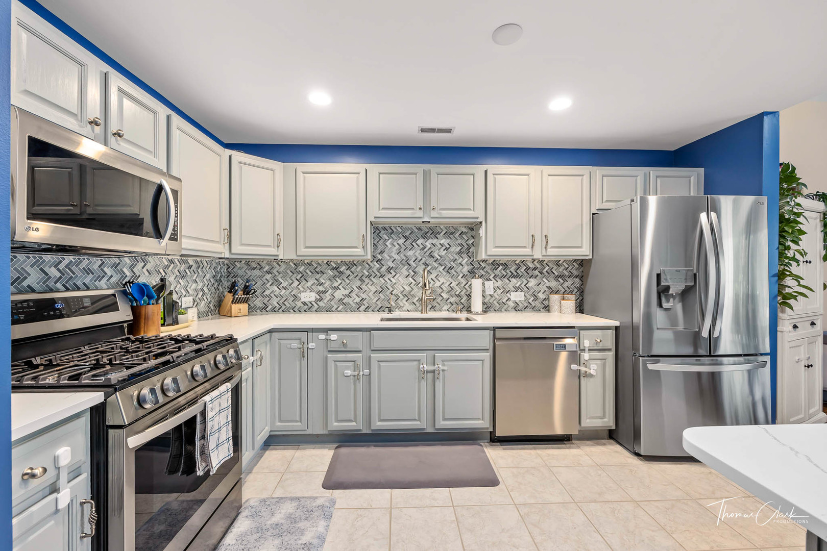 800 Madison Street Unit: 2E