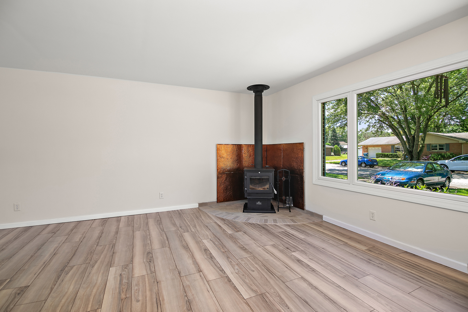 686 Robert Drive