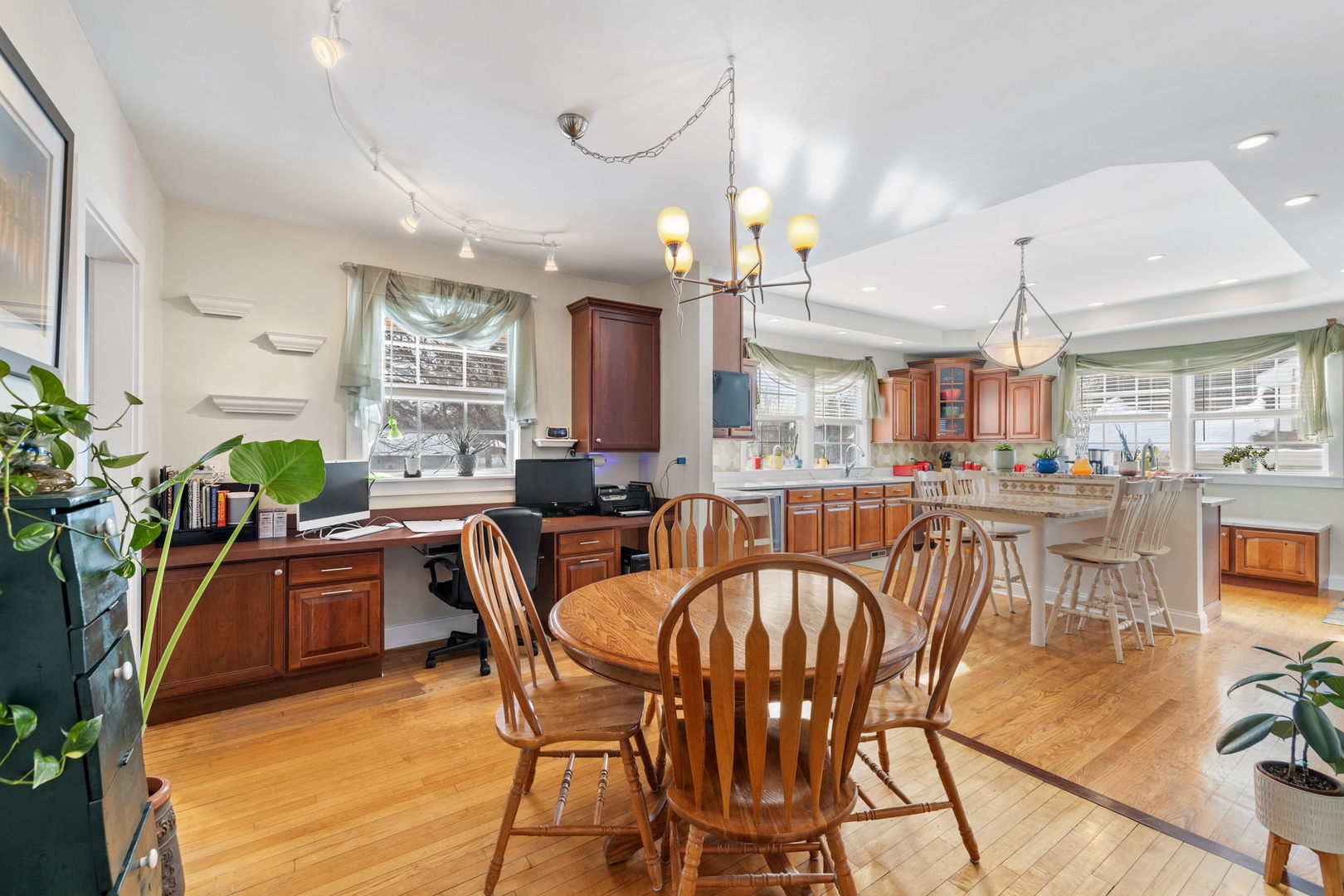 550 S Illinois Avenue