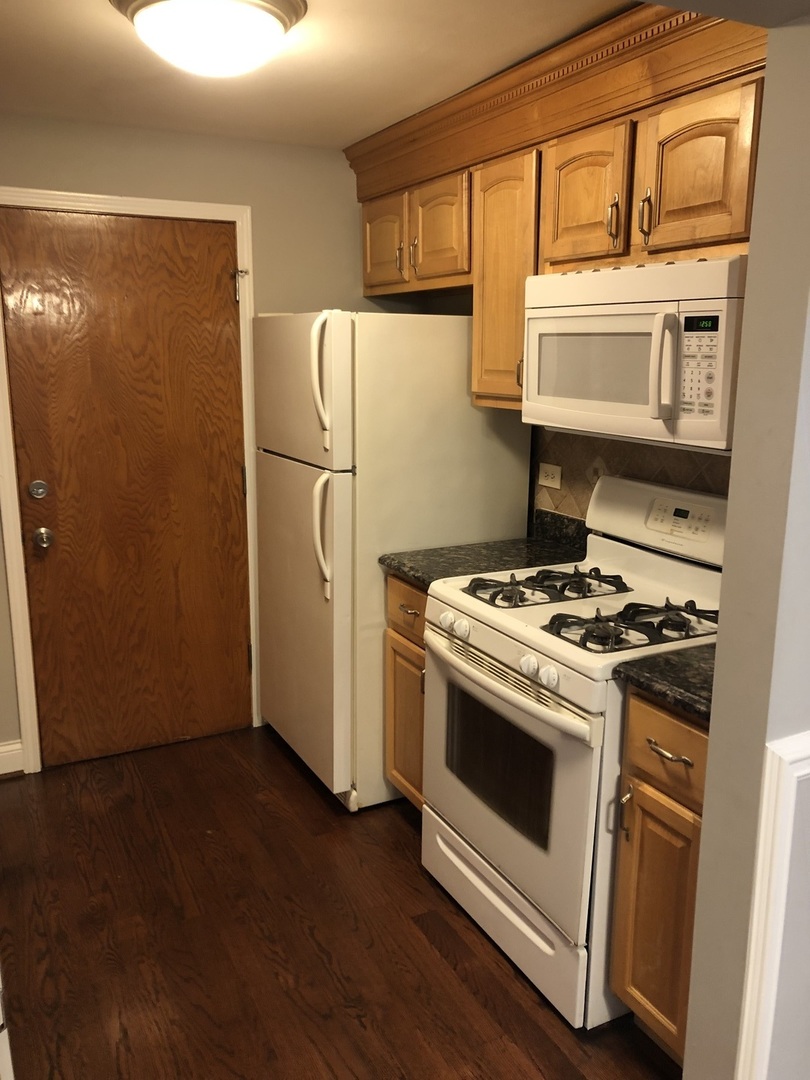 4933 N East River Road Unit: 1A