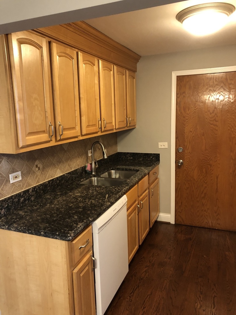 4933 N East River Road Unit: 1A