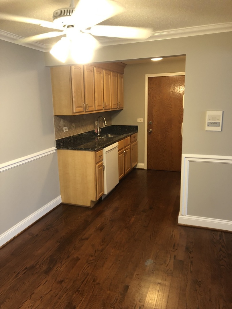 4933 N East River Road Unit: 1A