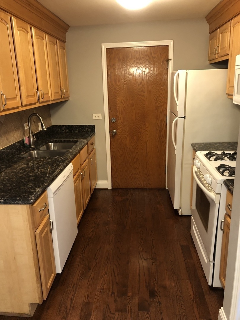 4933 N East River Road Unit: 1A