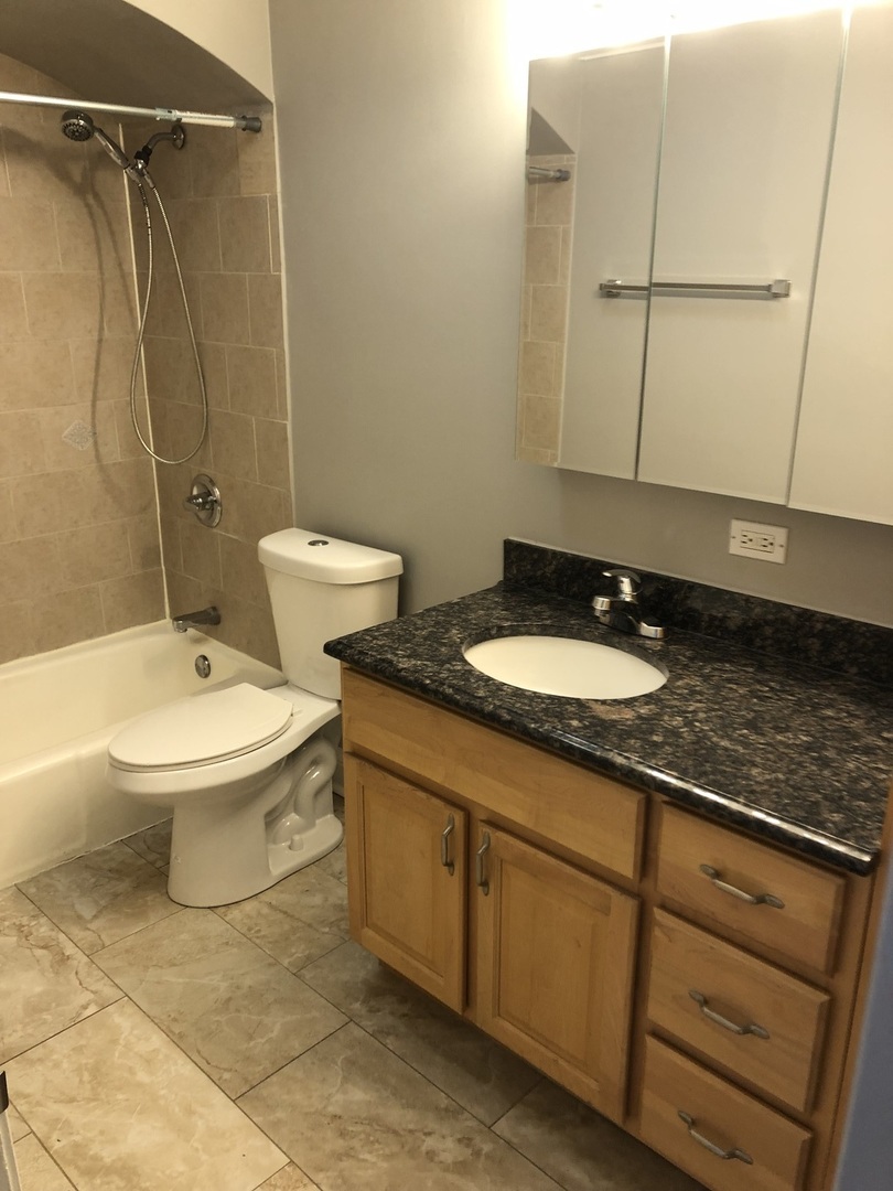 4933 N East River Road Unit: 1A