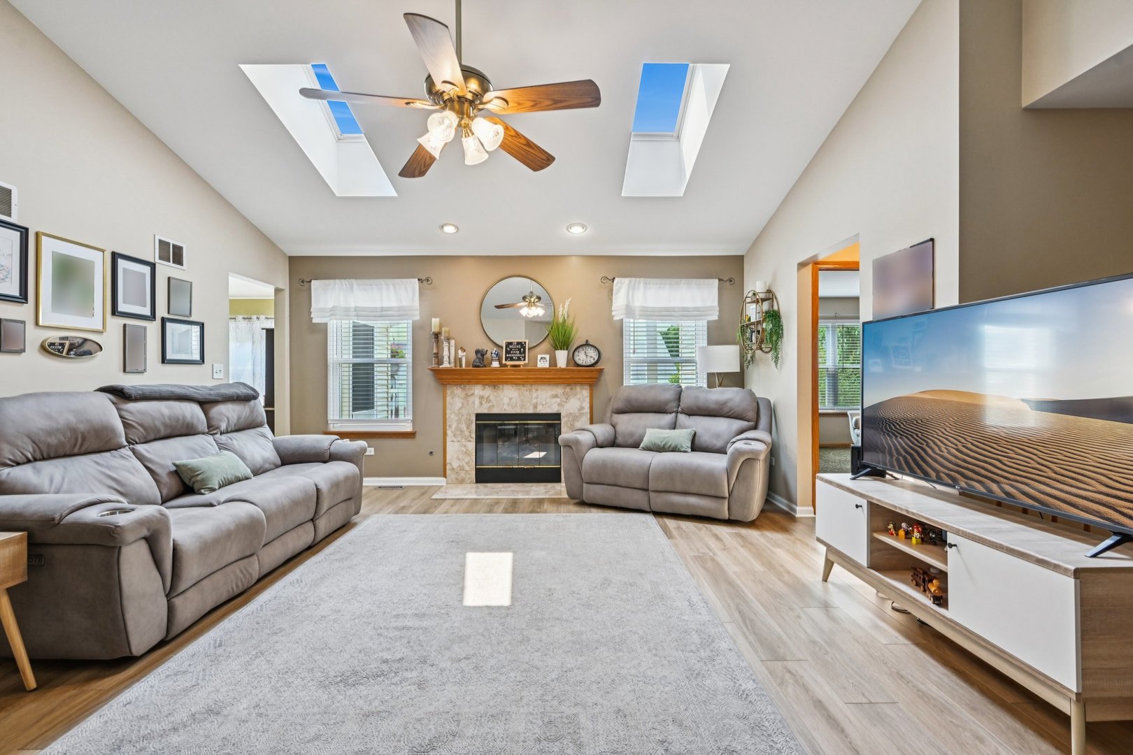 1043 San Mateo Drive