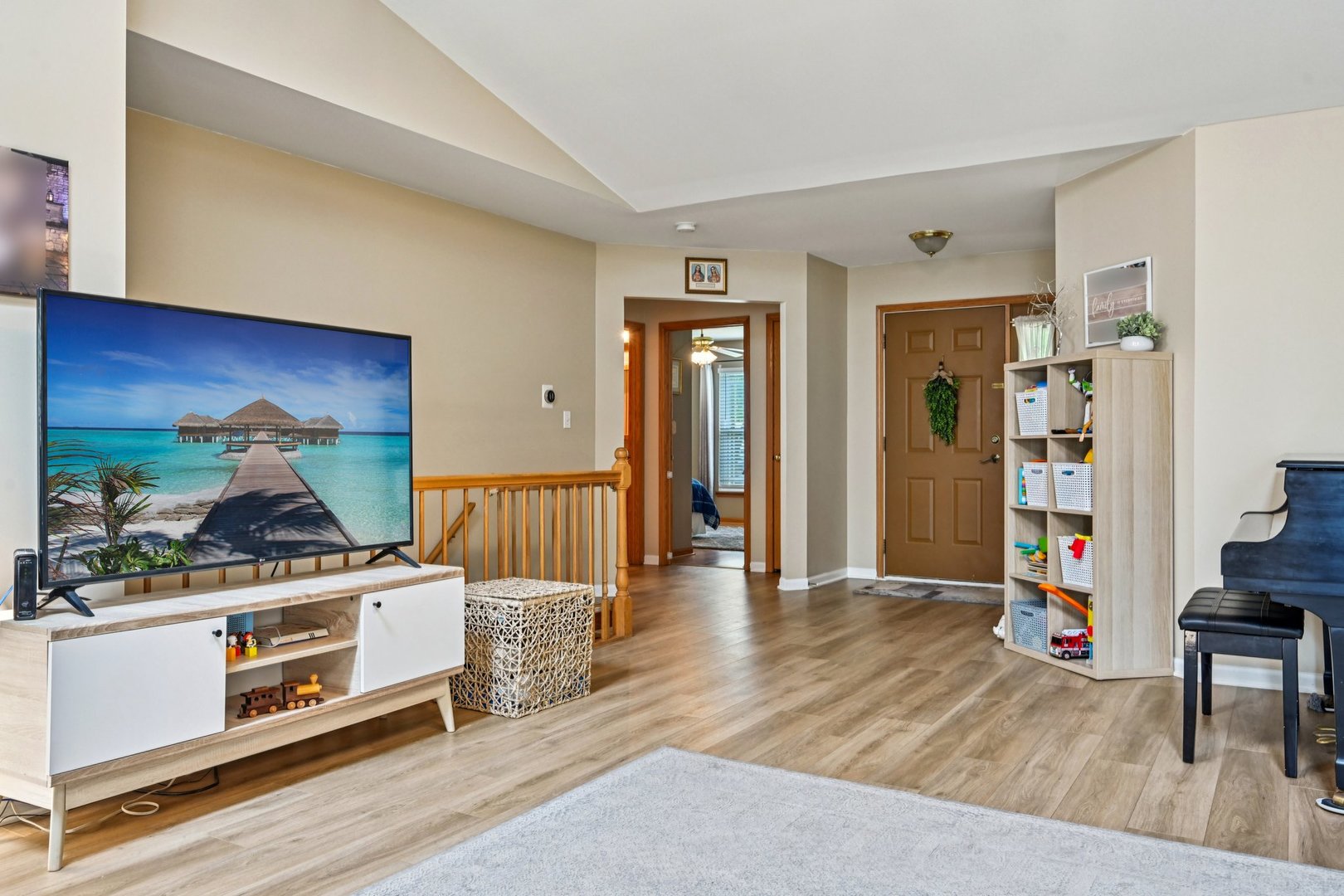 1043 San Mateo Drive