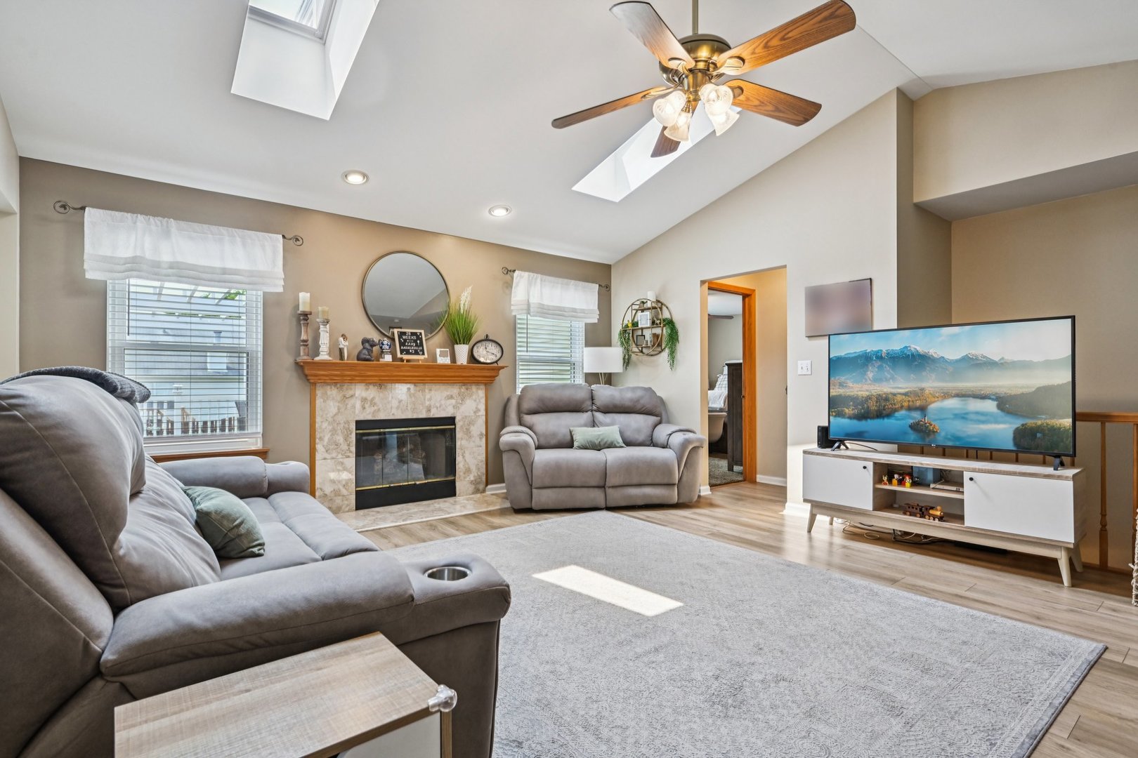 1043 San Mateo Drive