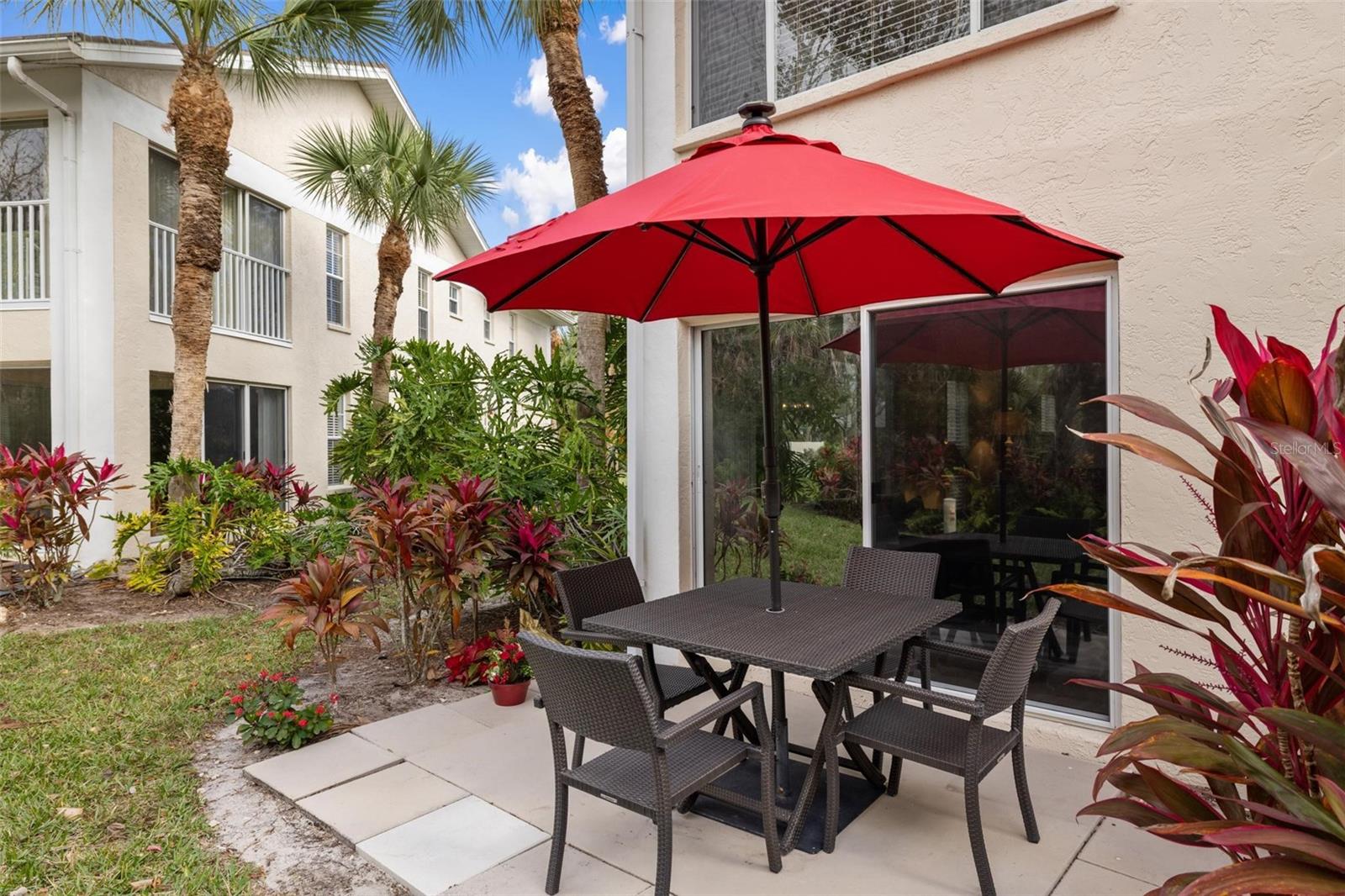 821 MONTROSE DR #104
