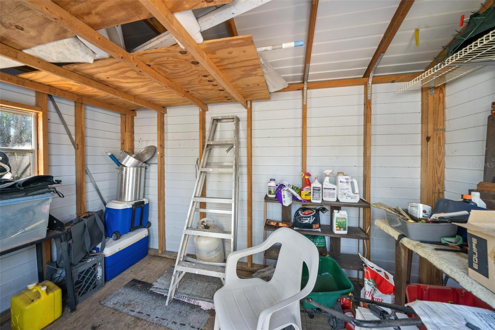 112 ALBA ST E