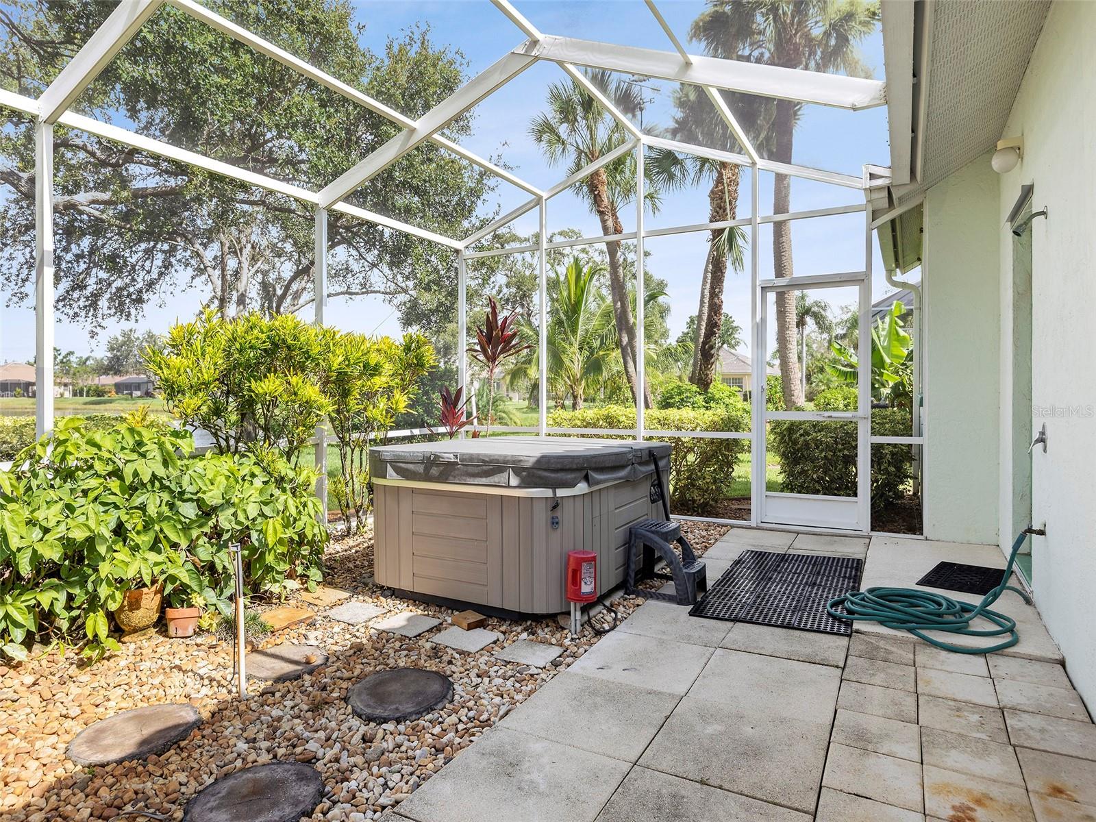 195 GRAND OAK CIR