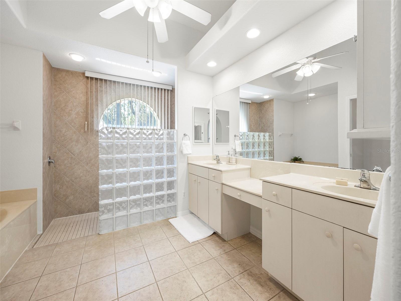 195 GRAND OAK CIR