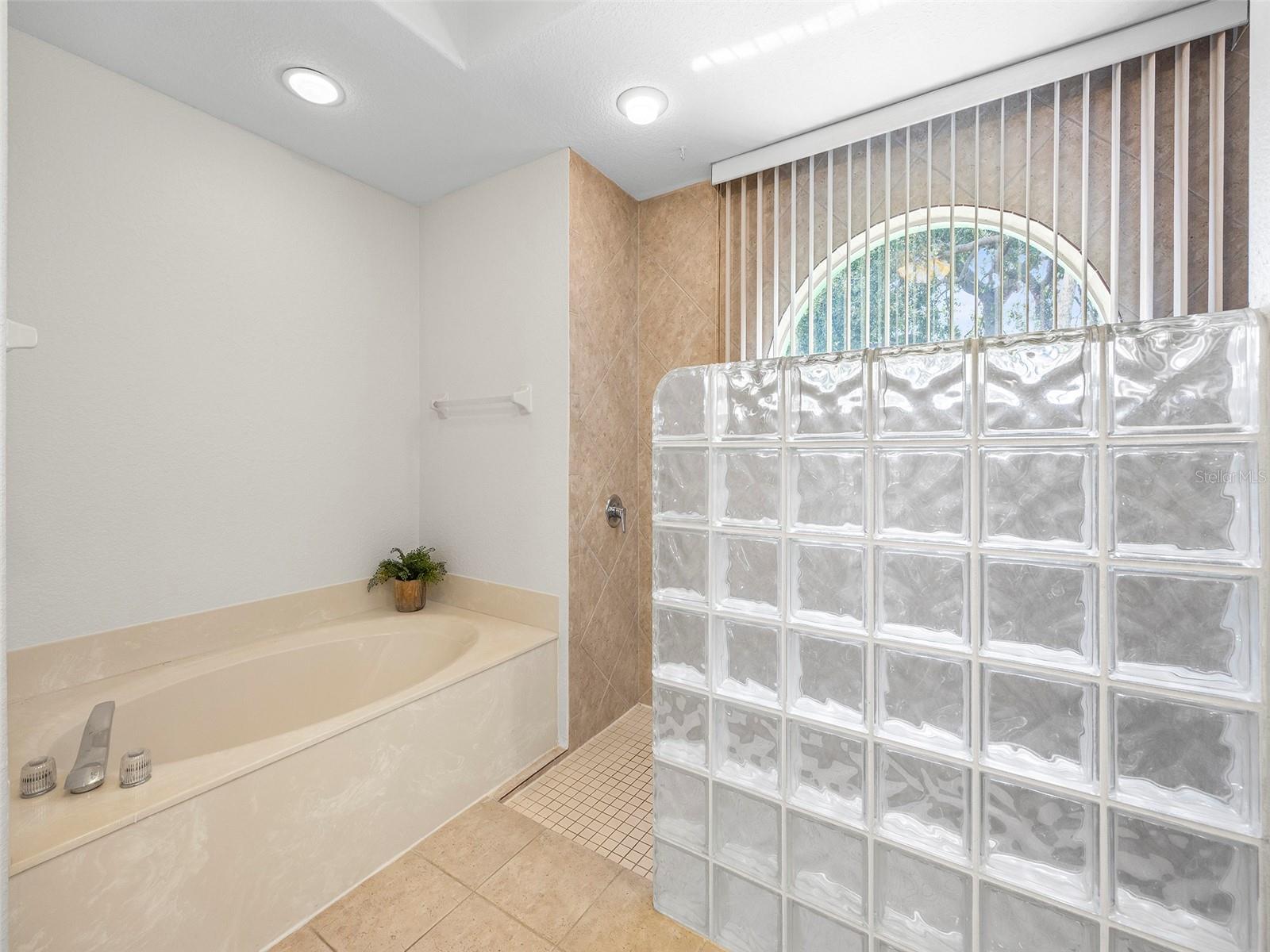 195 GRAND OAK CIR