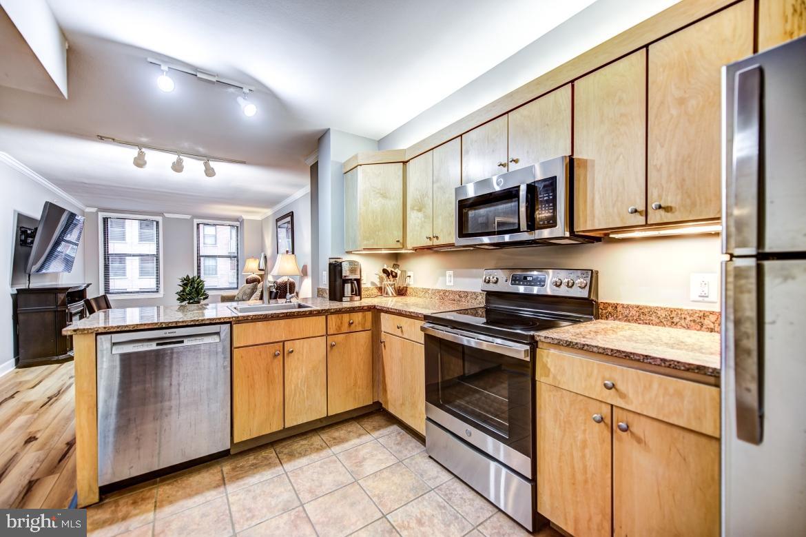 616 E STREET NW Unit: 809