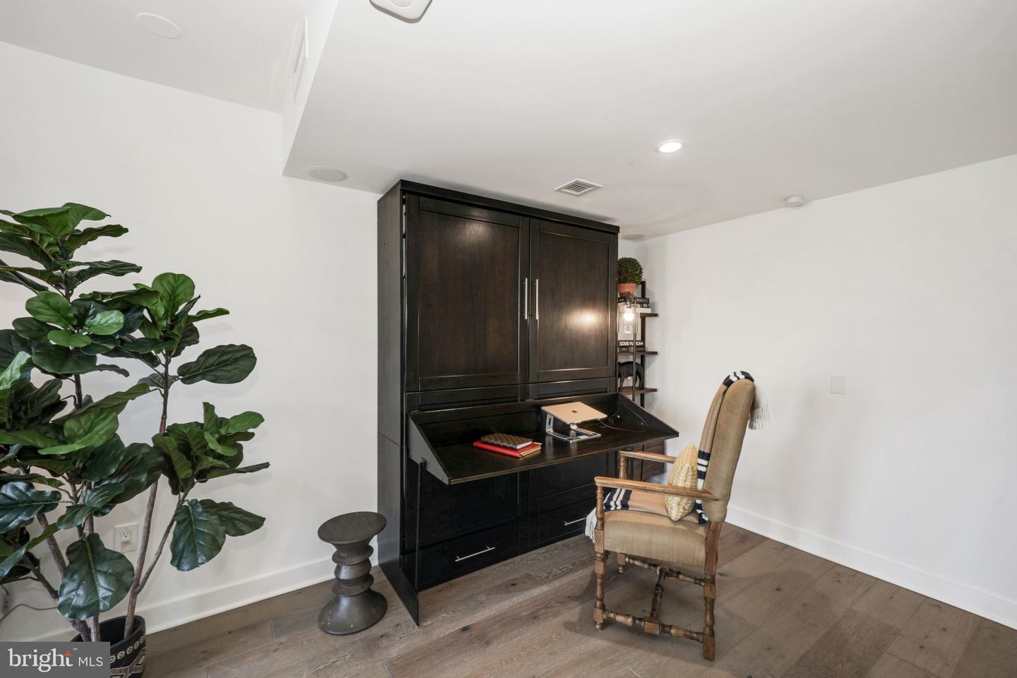 912 F STREET NW Unit: 1107