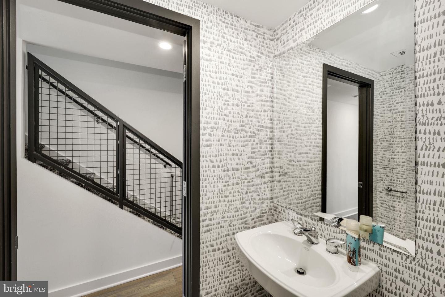 912 F STREET NW Unit: 1107