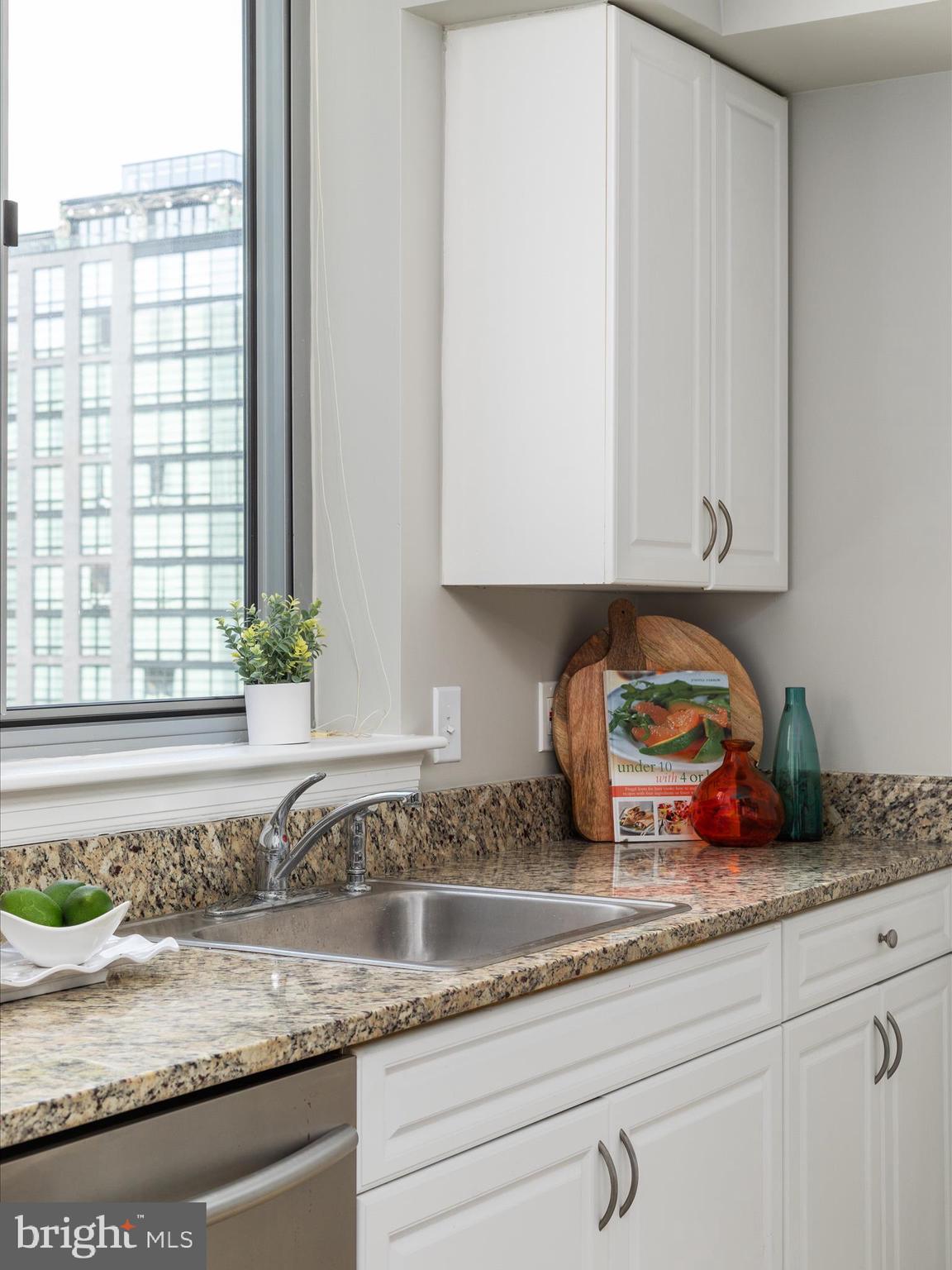 555 Massachusetts Ave NW #814