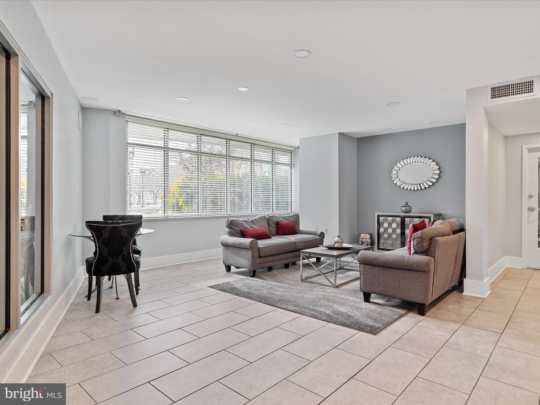 555 Massachusetts Ave NW #814