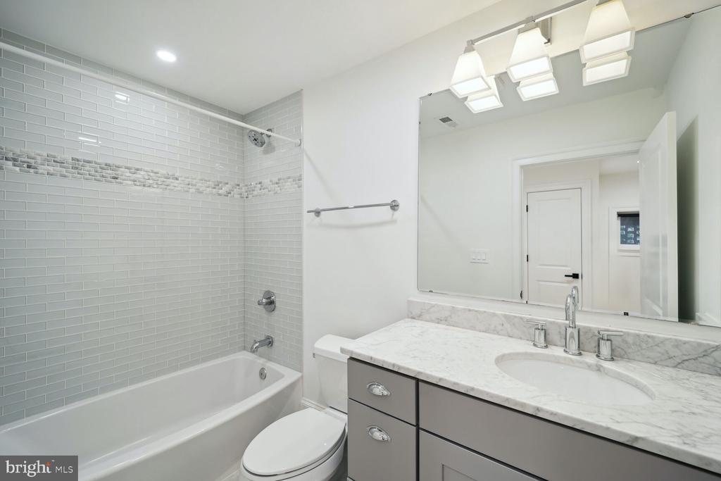 1354 Meridian Pl NW #1
