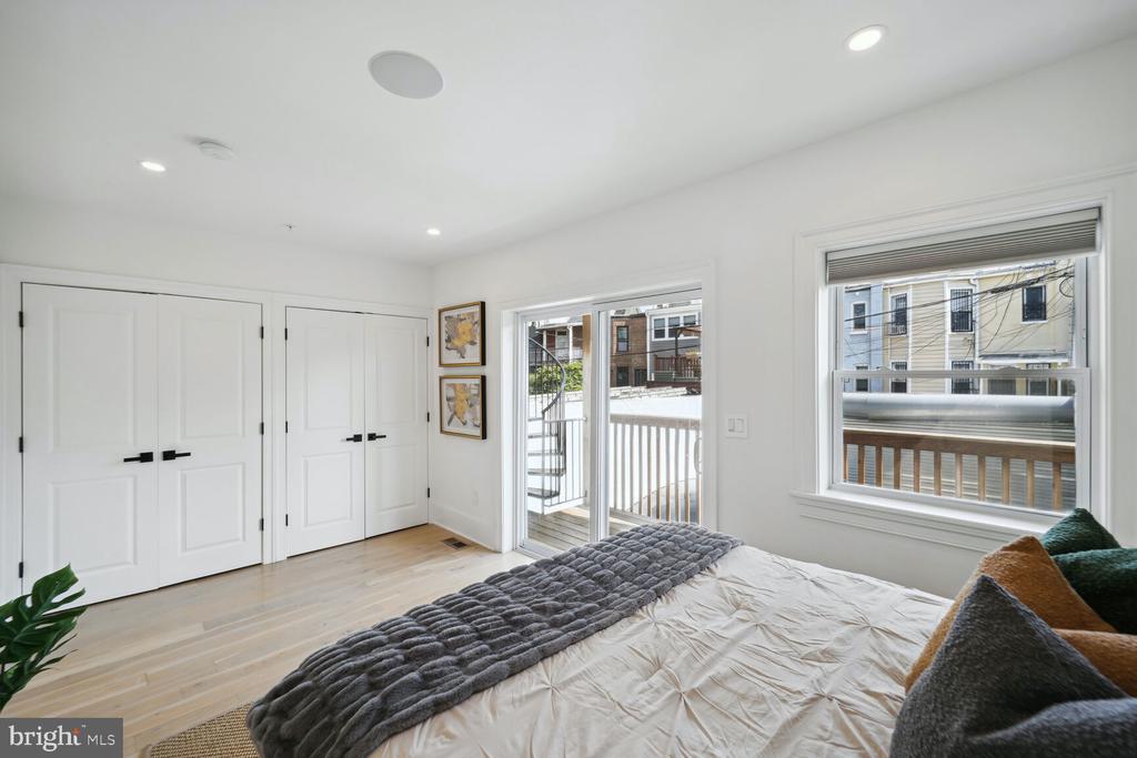 1354 Meridian Pl NW #1