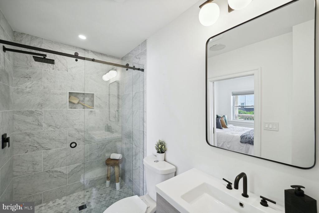 1354 Meridian Pl NW #1
