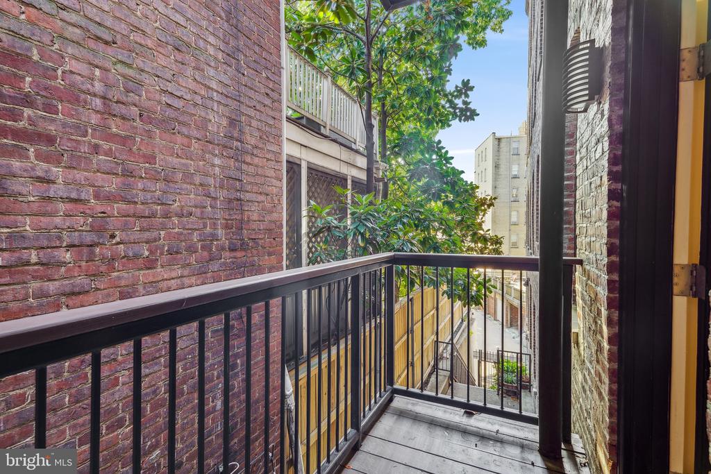 1840 Vernon St NW #207