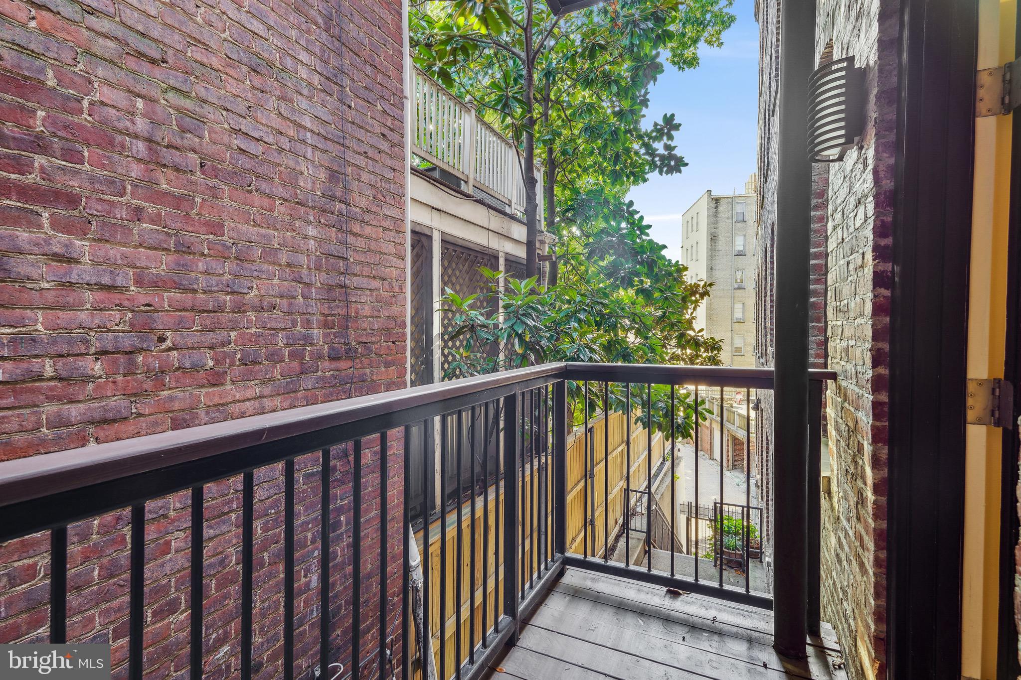 1840 Vernon St NW #207