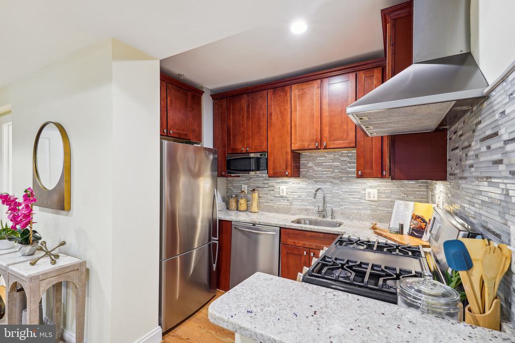 1840 Vernon St NW #207