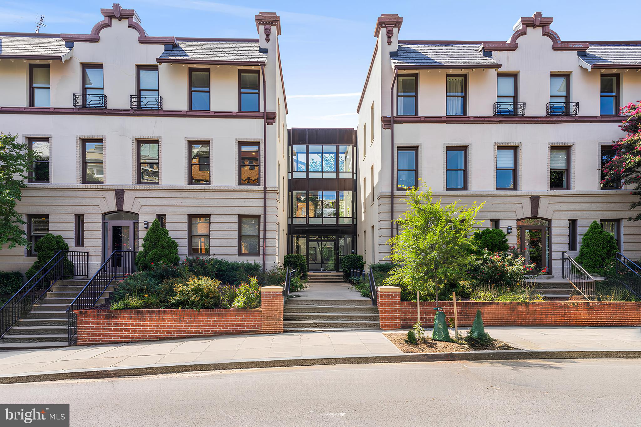 1840 Vernon St NW #207