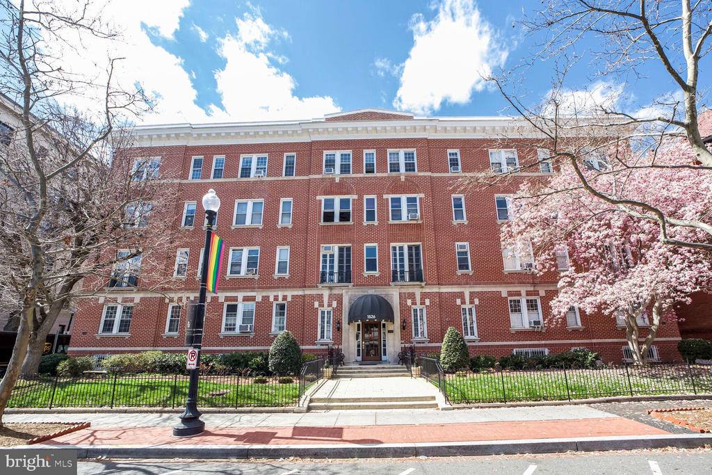 1526 17TH ST NW #304