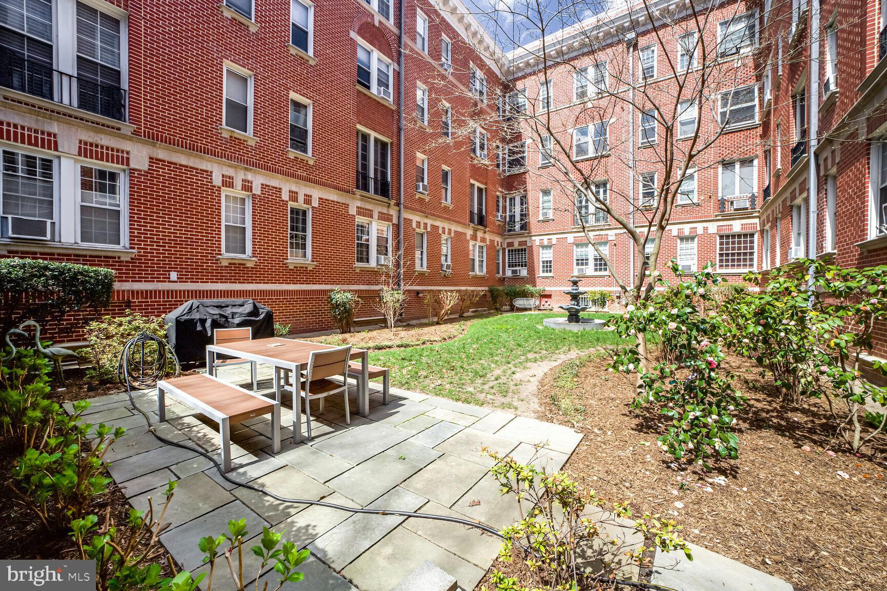 1526 17TH ST NW #304