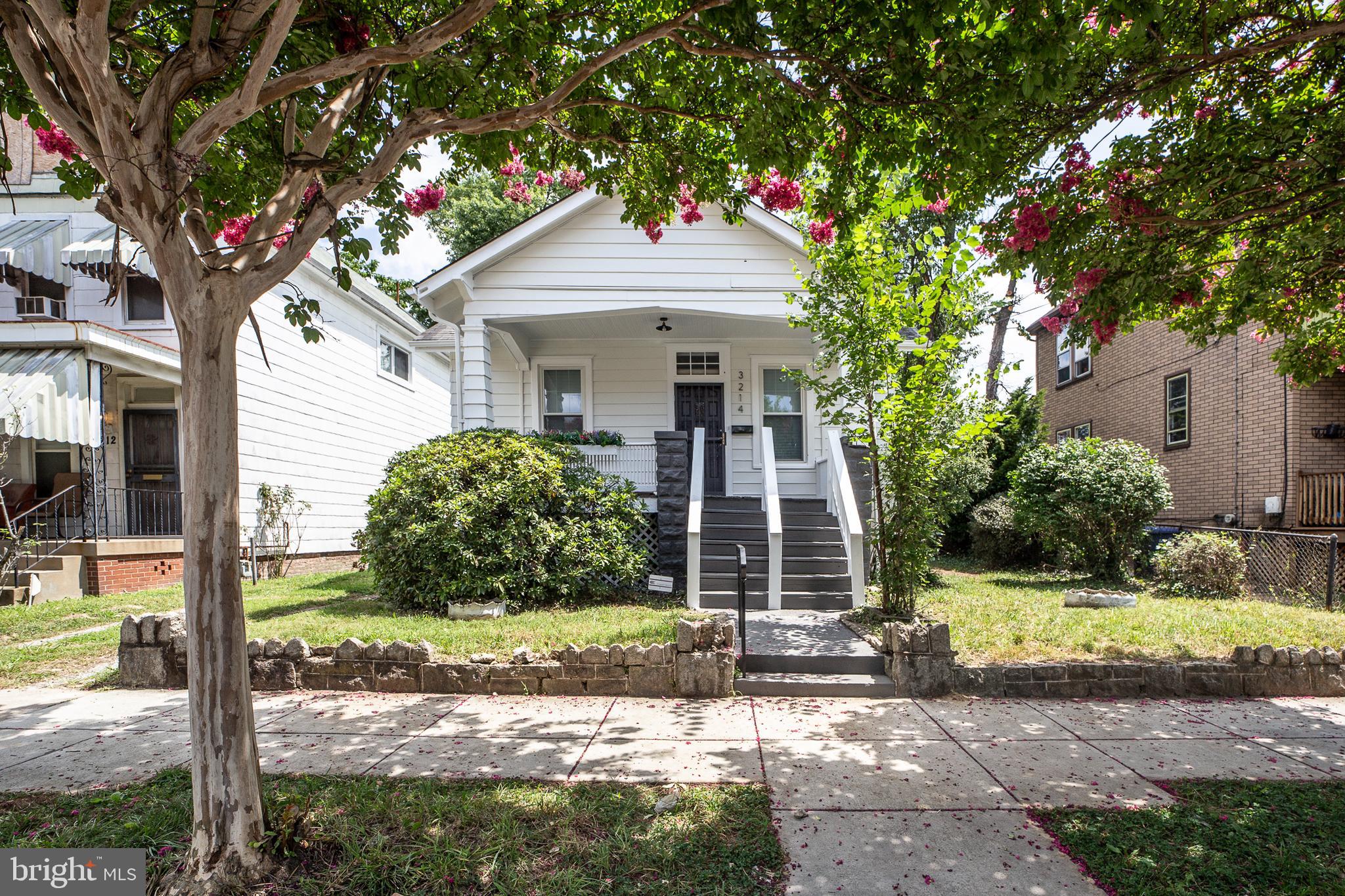 3214 5TH STREET SE