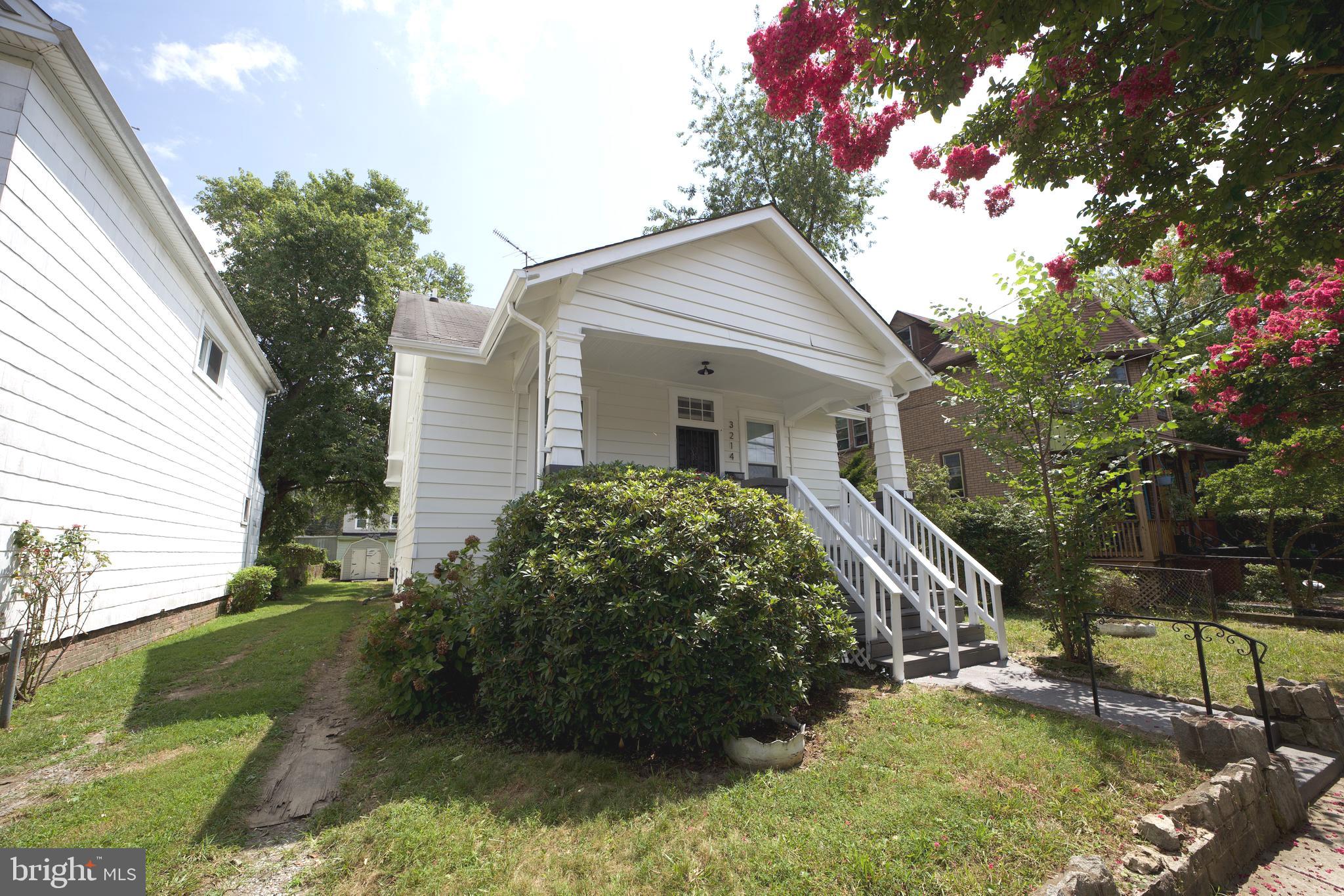 3214 5TH STREET SE