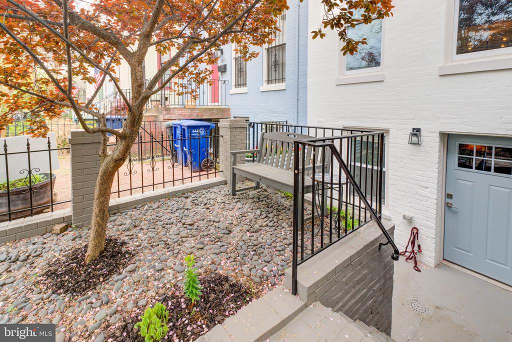 1211 CONSTITUTION AVENUE NE