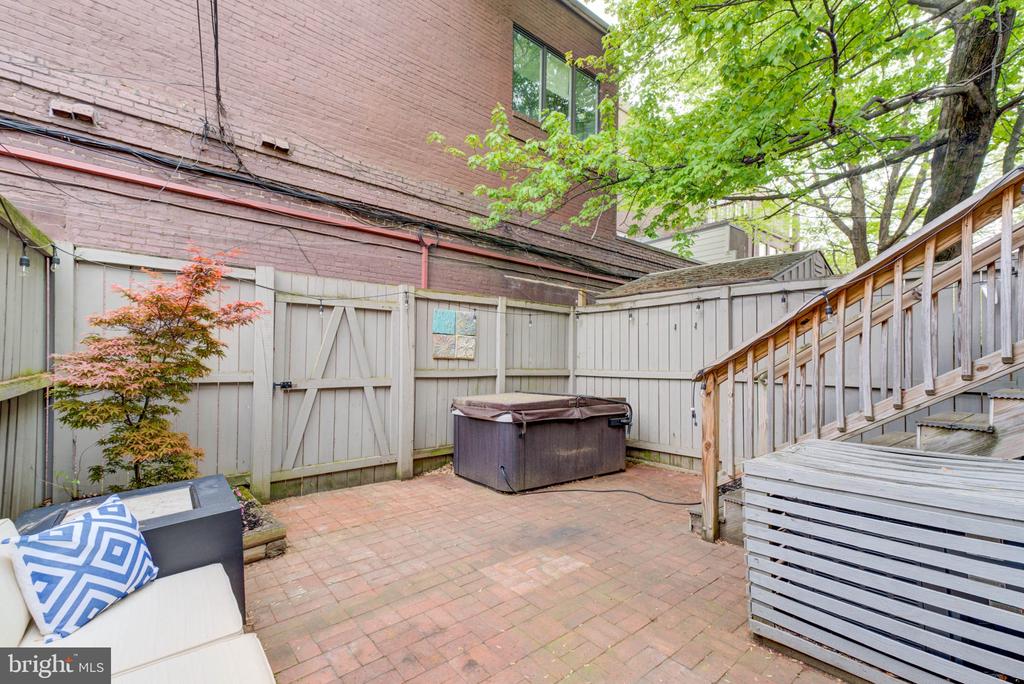 1211 CONSTITUTION AVENUE NE