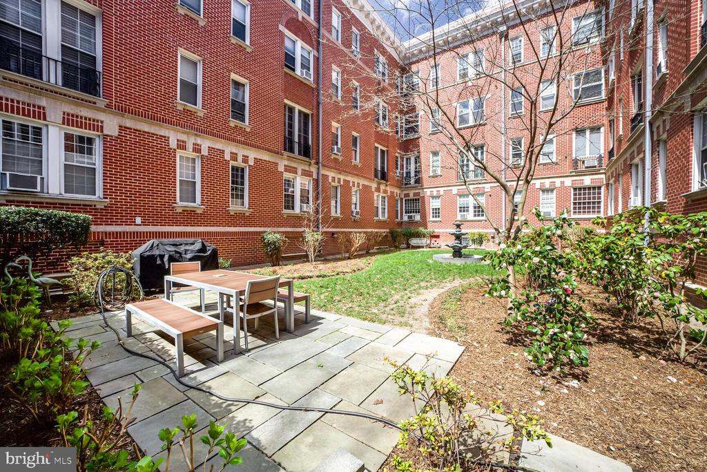 1526 17TH STREET NW Unit: 304