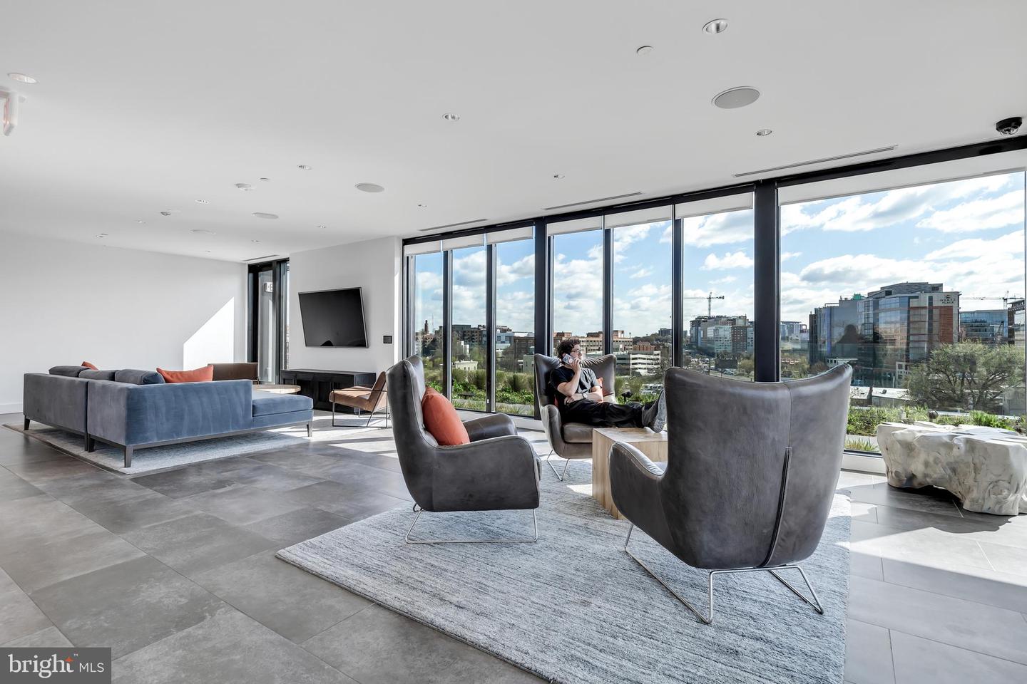57 N St NW #329