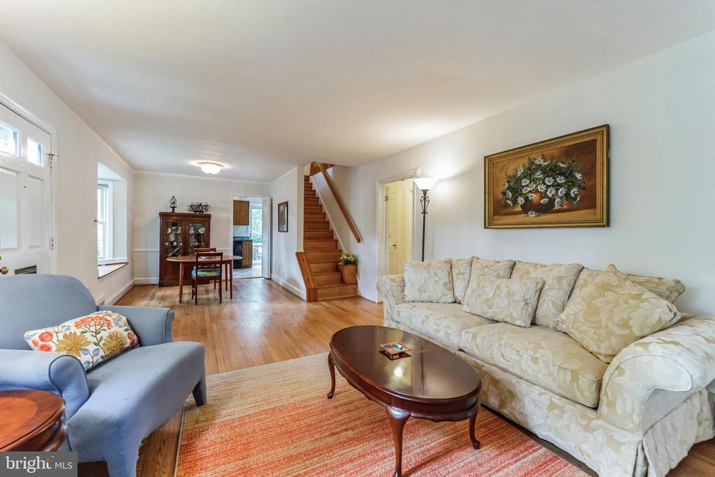 8907 Sudbury Rd