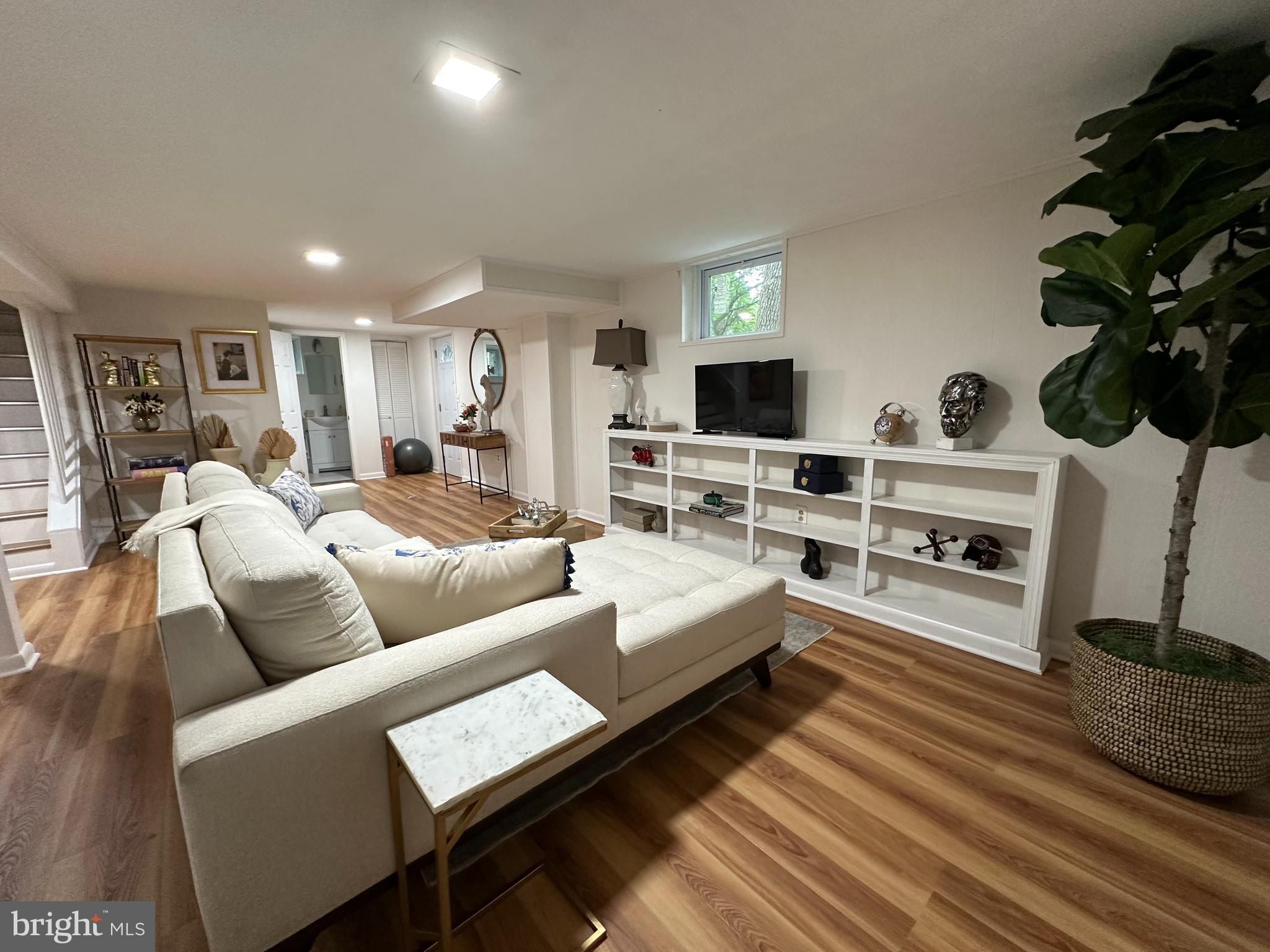 8907 Sudbury Rd