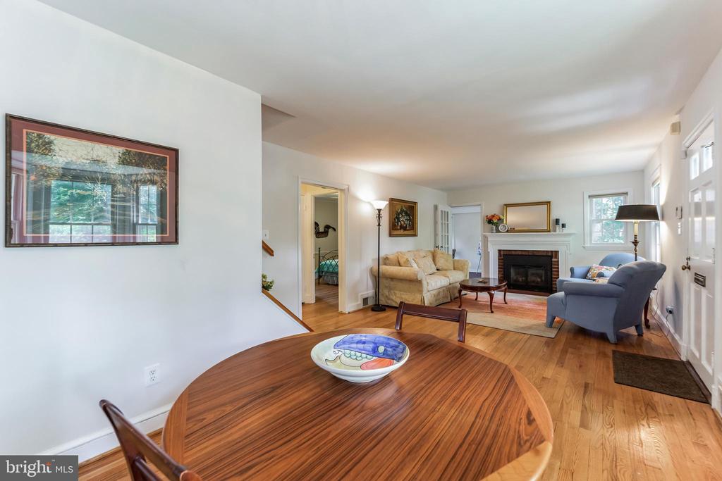 8907 Sudbury Rd
