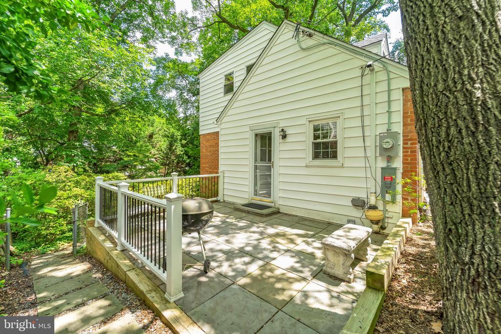8907 Sudbury Rd