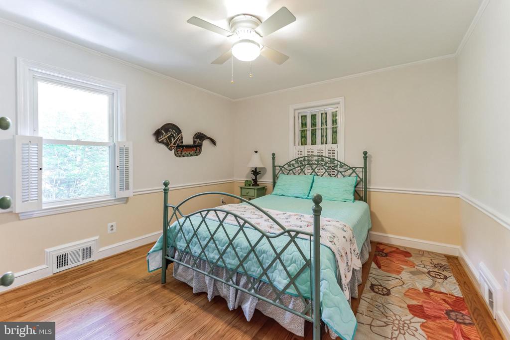 8907 Sudbury Rd