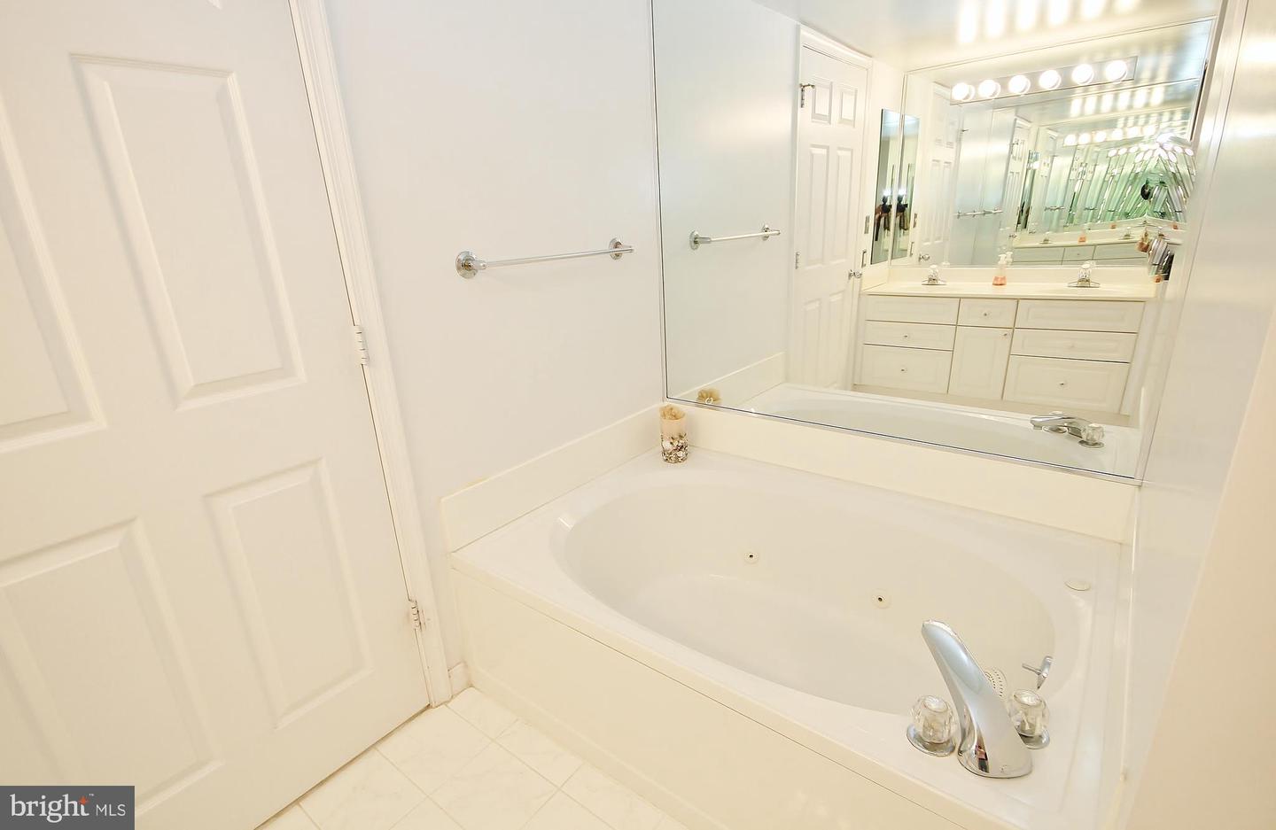 2151 JAMIESON AVENUE Unit: 1809