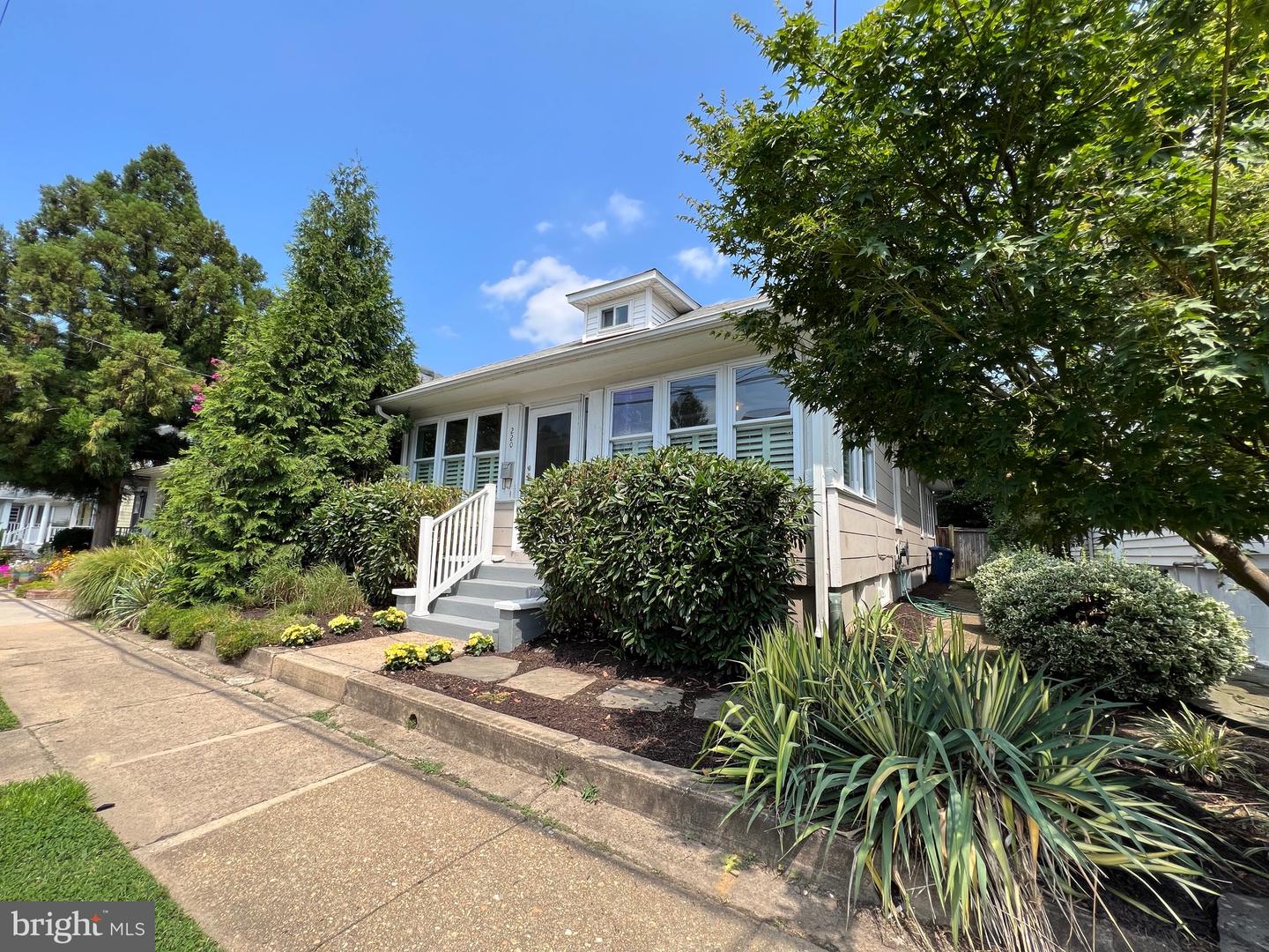 220 E DEL RAY AVENUE